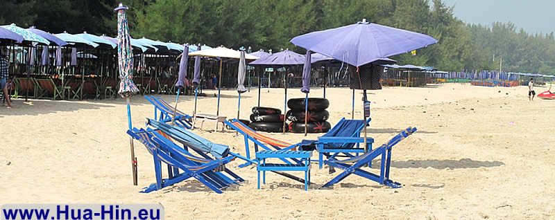 rent beach chairs for the Cha-Am beach