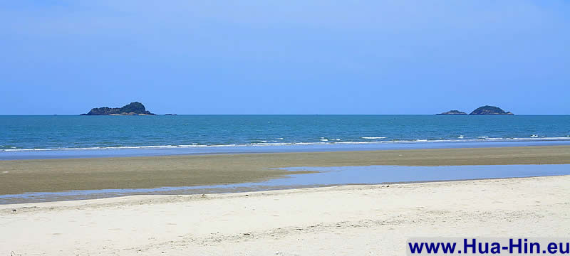 Quiet beach at Suan Son